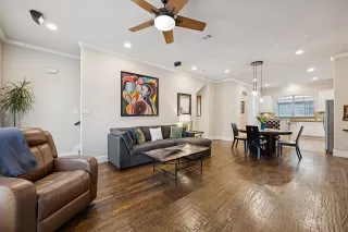 Photo #4: 21038818 Listing