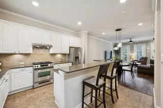 Photo #5: 21038818 Listing