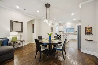 Photo #6: 21038818 Listing