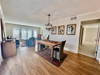 Photo #4: 21039662 Listing