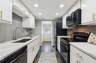 Photo #6: 21039845 Listing 