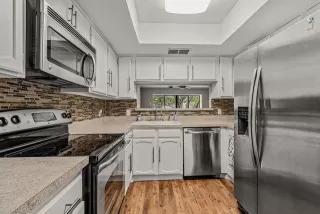 Photo #6: 21040775 Listing