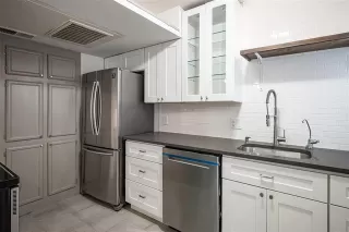 Photo #6: 21040891 Listing