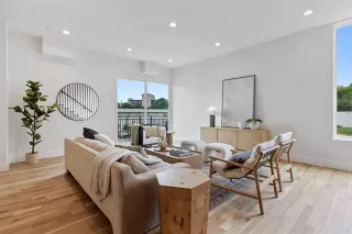 More Details about MLS # 21041857 : 4330 DICKASON AVENUE #201