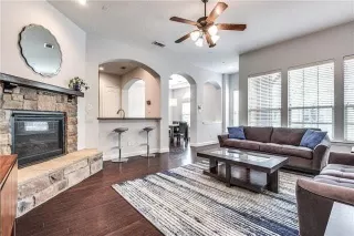 Photo #4: 21041931 Listing