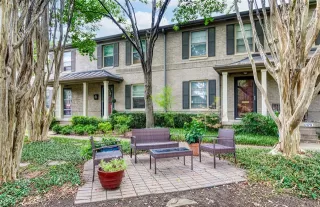 Photo #4: 21042263 Listing