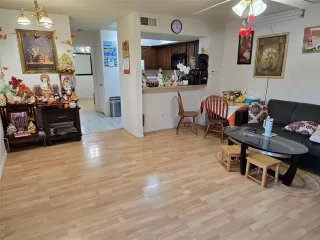 Photo #2: 21042381 Listing 