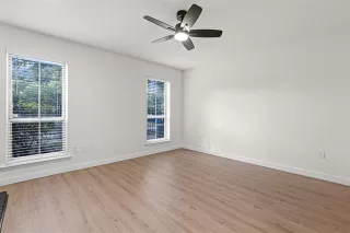 Photo #5: 21042402 Listing 