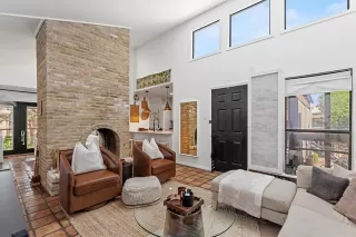 Photo #2: 21042610 Listing 