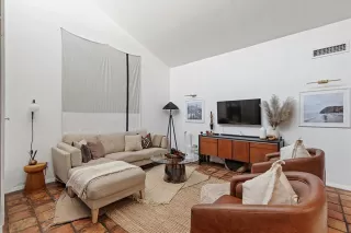 Photo #4: 21042610 Listing 