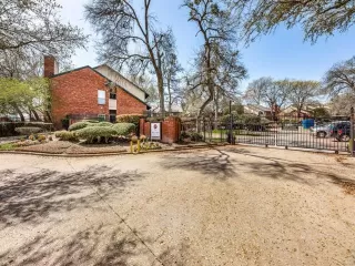 Photo #3: 21042763 Listing