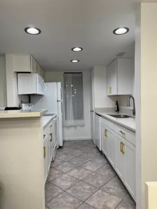 Photo #4: 21043110 Listing 