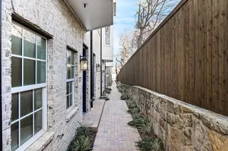 Photo #2: 21043276 Listing 