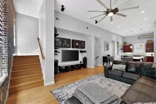 Photo #5: 21043294 Listing 