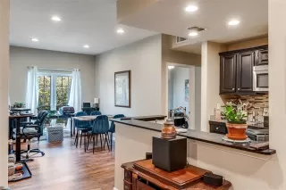Photo #5: 21043550 Listing