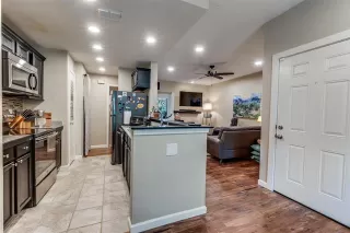 Photo #6: 21043550 Listing