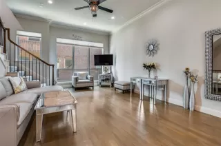 Photo #6: 21043939 Listing