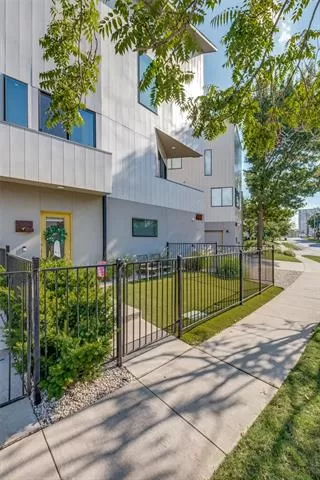 Photo #5: 21044603 Listing