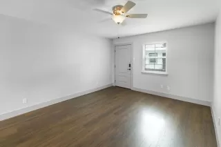 Photo #6: 21044798 Listing