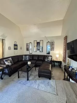 Photo #5: 21044902 Listing 