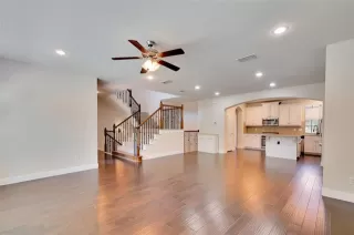 Photo #5: 21045038 Listing 