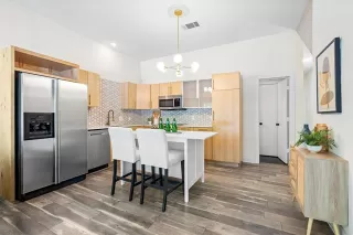 Photo #5: 21045193 Listing 