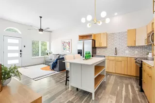 Photo #6: 21045193 Listing 