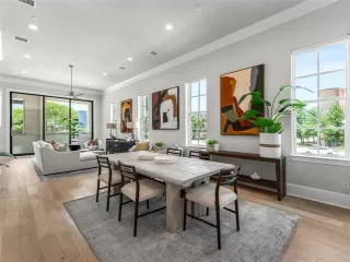 Photo #6: 21045409 Listing