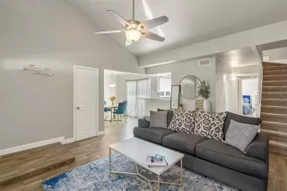 Photo #4: 21045600 Listing 