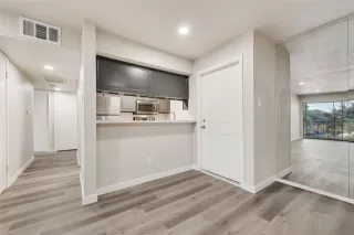 Photo #5: 21046093 Listing 