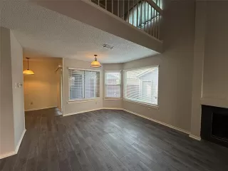 Photo #5: 21046616 Listing