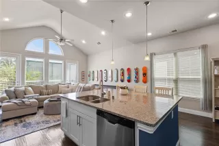 Photo #5: 21046778 Listing 