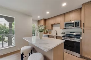 Photo #2: 21047346 Listing 