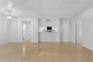 Photo #3: 21047405 Listing