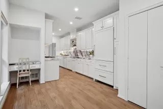 Photo #6: 21047435 Listing