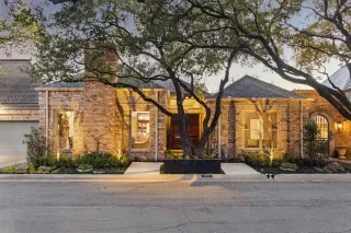 Photo #2: 21047464 Listing