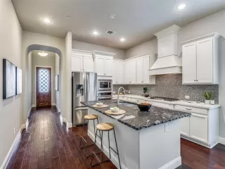 Photo #2: 21047513 Listing