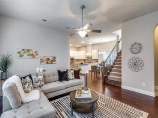 Photo #5: 21047513 Listing