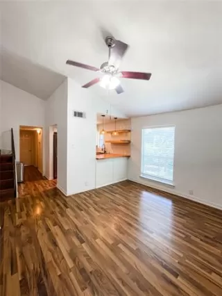 Photo #3: 21047752 Listing