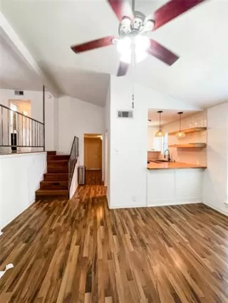 Photo #5: 21047752 Listing