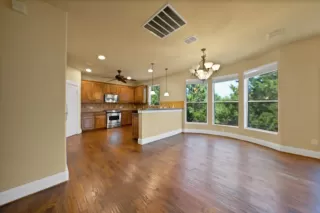 Photo #6: 21047852 Listing