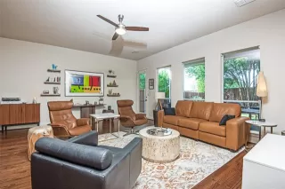 Photo #3: 21048256 Listing