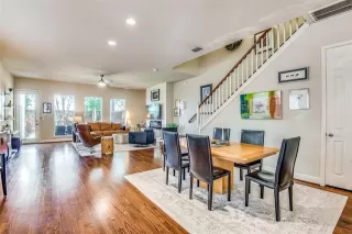 Photo #4: 21048256 Listing