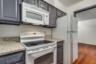 Photo #5: 21048377 Listing