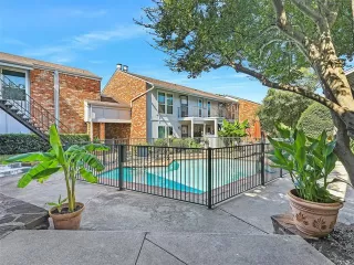 Photo #4: 21049082 Listing
