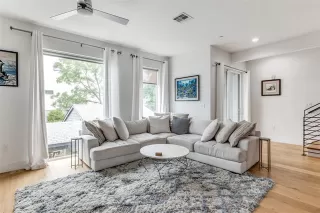 Photo #2: 21049496 Listing