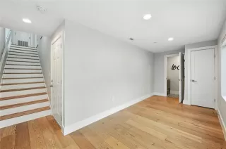 Photo #6: 21049613 Listing