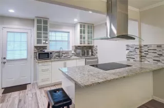 Photo #4: 21049643 Listing