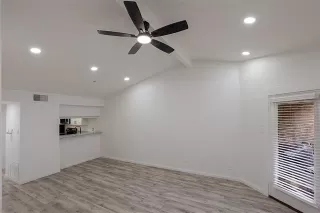 Photo #5: 21049691 Listing