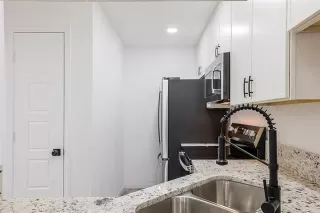 Photo #6: 21049691 Listing